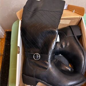 London Fog Black Quilted Women's Boots